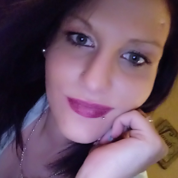 Meet your Posher, Brandy - Picture 3 of 4